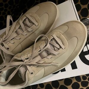 Lululemon W Cityverse sneaker size 9